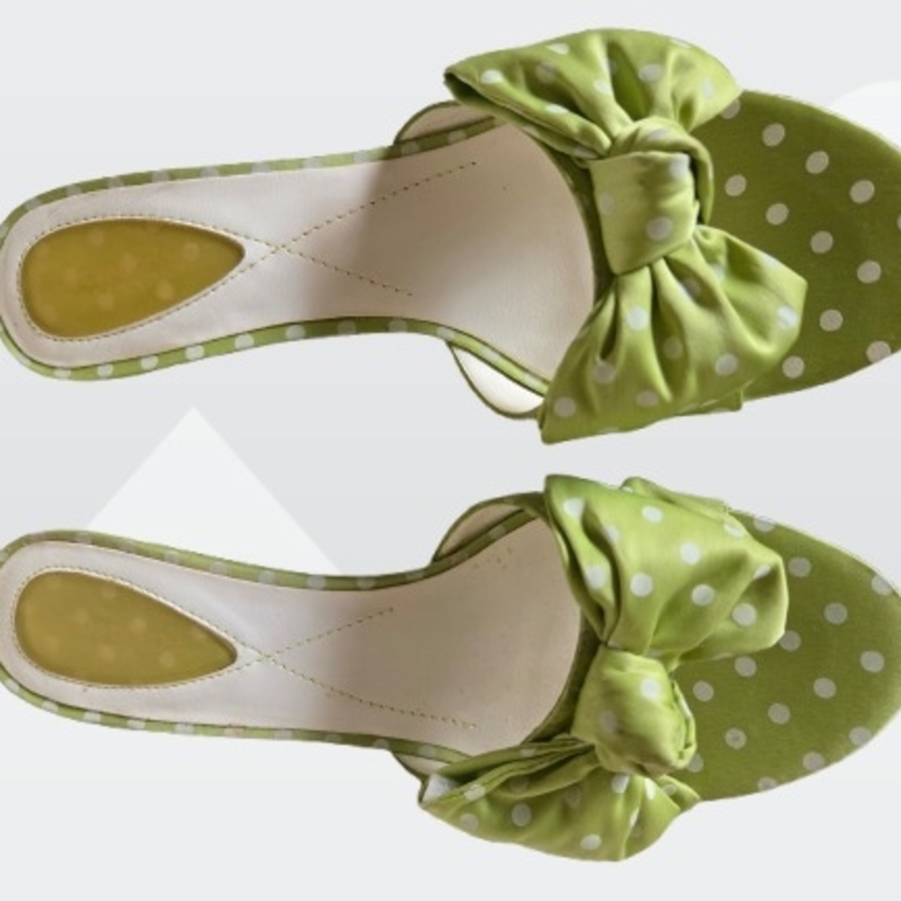 Liz Claiborne Green and White Heels with Bow Detail